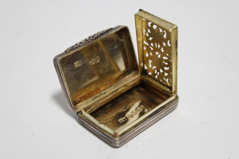 A George IV rectangular vinaigrette with reeded exterior, the gilt interior with pierced floral - Image 3 of 3