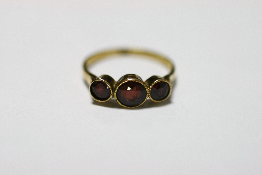 A 9ct gold ring set aquamarine (London 1950); a 9ct gold ring set three graduated garnets; five - Image 3 of 5