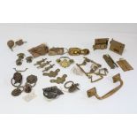 A QUANTITY OF BRASS DOOR & FURNITURE FITTINGS, including knobs, hinges, castors, etc.