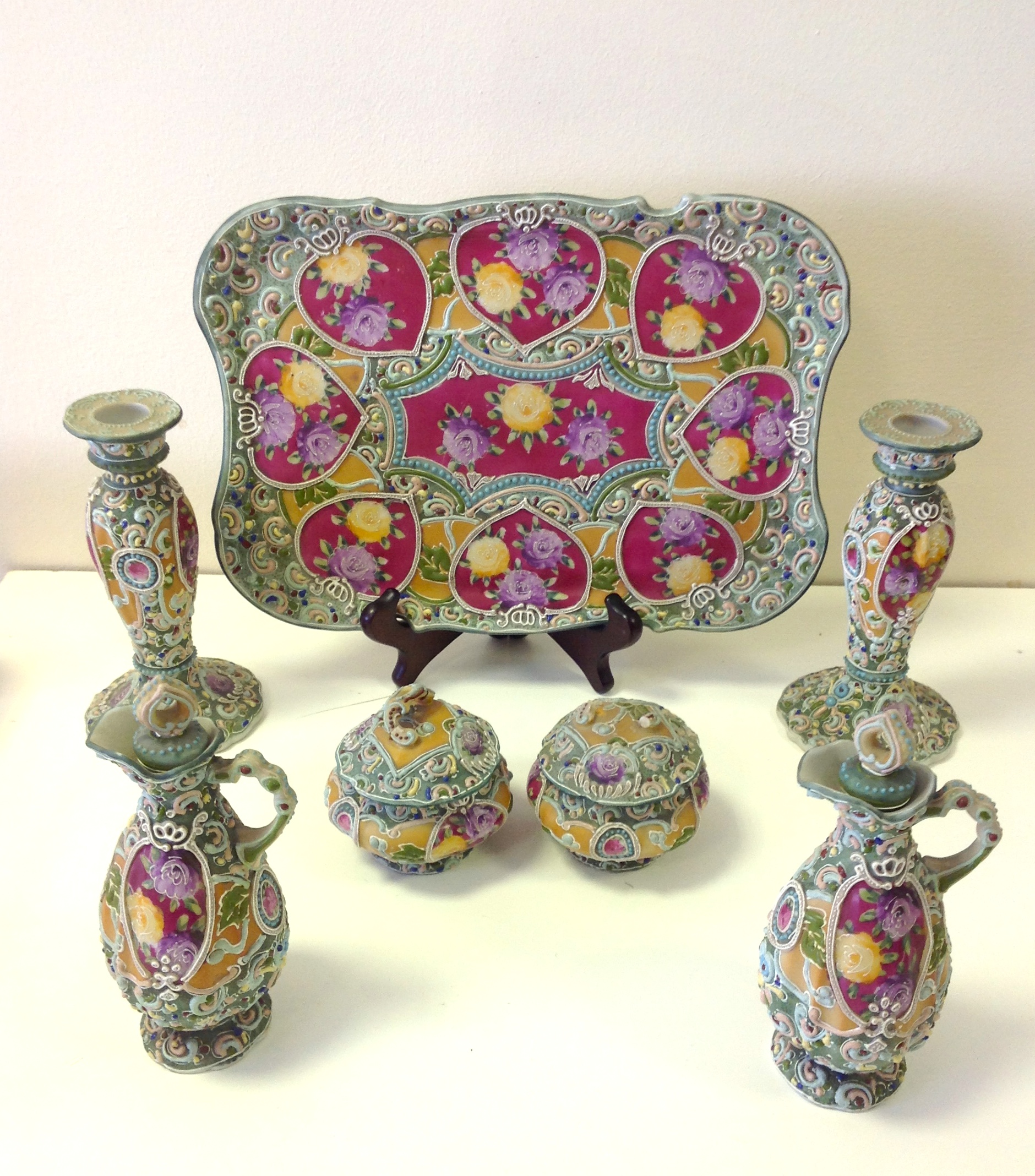 A highly decorative 19thC Moriage trinket set