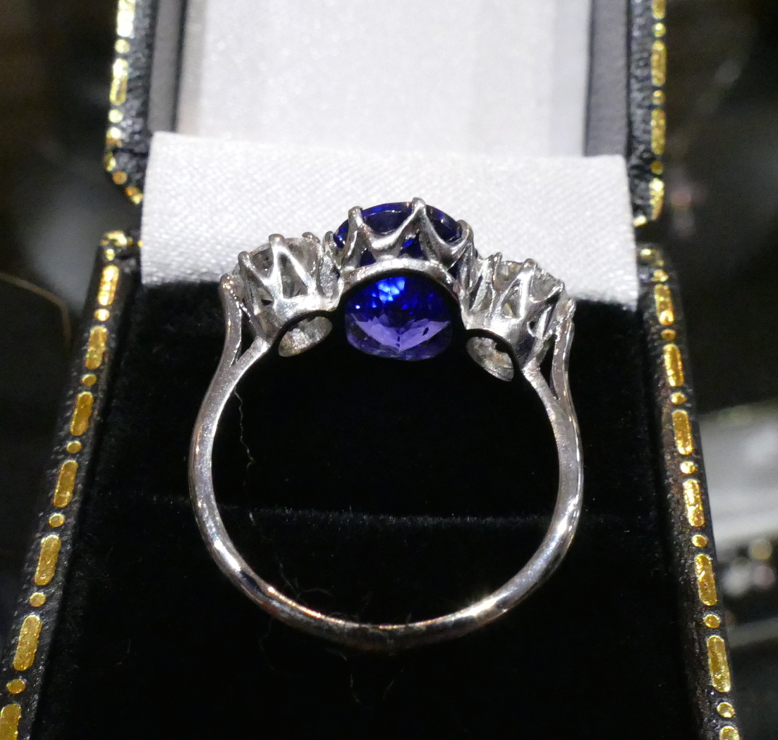A 3.6 Carat oval Tanzanite and 1 Carat brilliant round cut Diamond ring, in 18 Carat white Gold. - Image 5 of 5