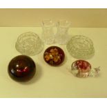 A collection of glassware, to include dishes, vases, a Wedgwood glass snail paperweight, a Red