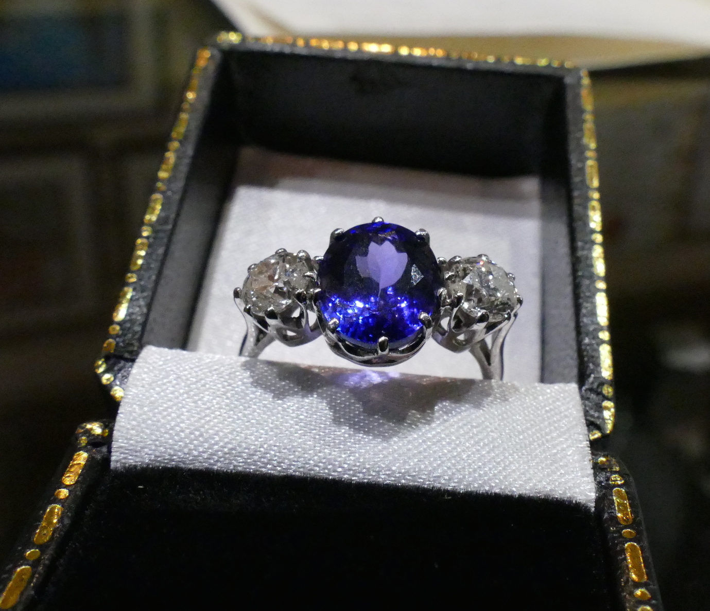 A 3.6 Carat oval Tanzanite and 1 Carat brilliant round cut Diamond ring, in 18 Carat white Gold. - Image 4 of 5