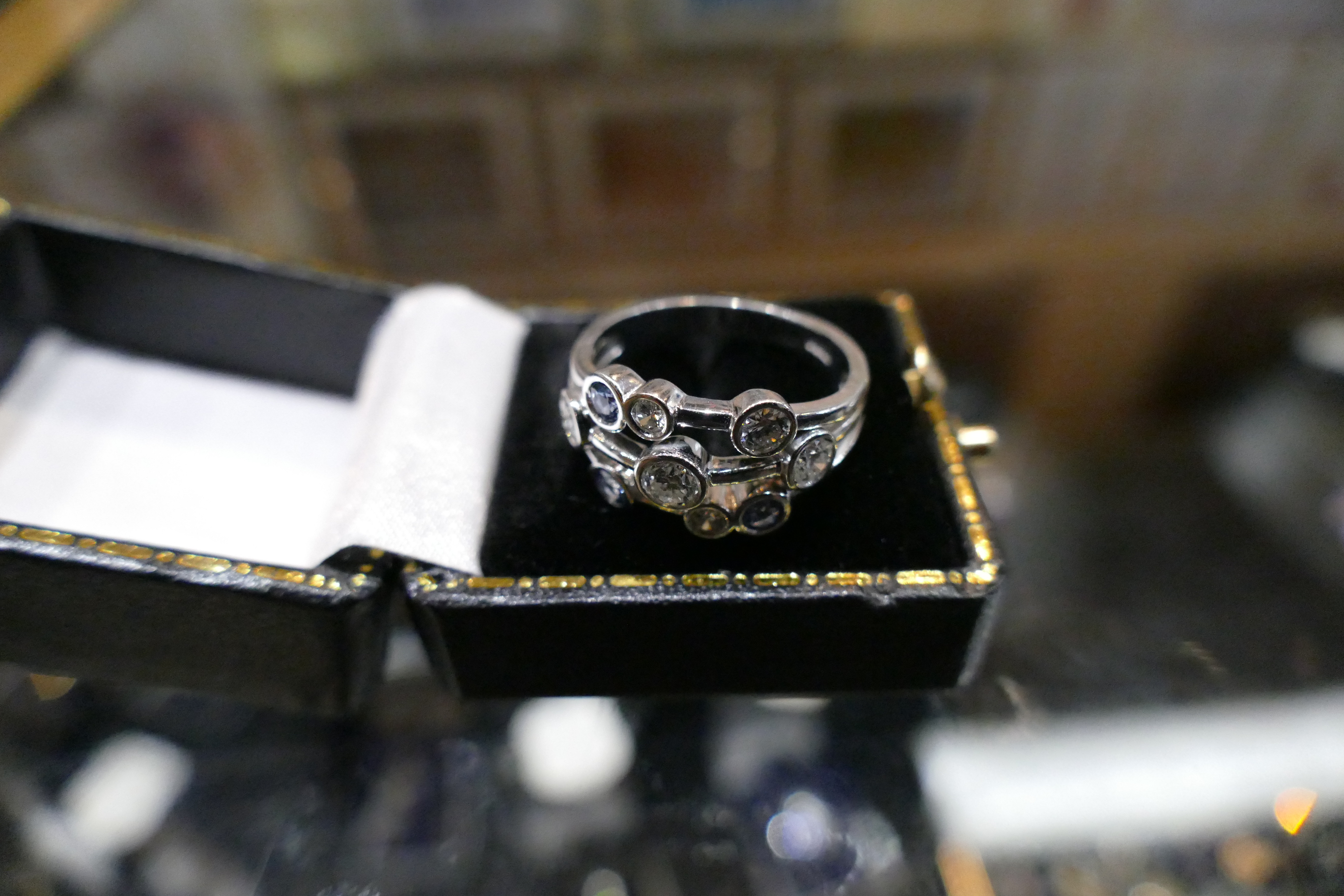 A contemporary Diamond and Sapphire ring - Image 4 of 5