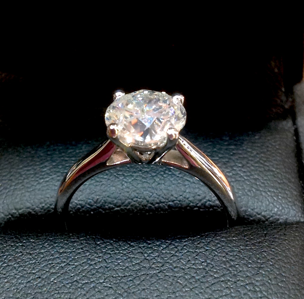A 2 Carat round brilliant cut GSL1 colour G Diamond solitaire ring, in 18 Carat white Gold. Size M. - Image 2 of 4