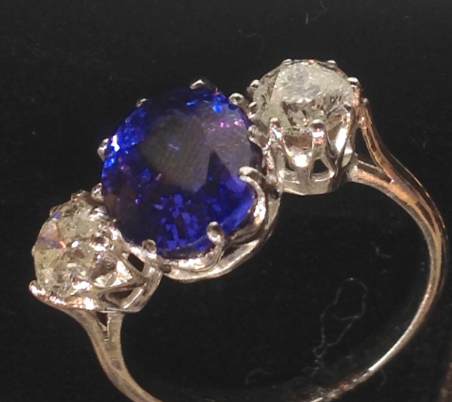 A 3.6 Carat oval Tanzanite and 1 Carat brilliant round cut Diamond ring, in 18 Carat white Gold. - Image 2 of 5