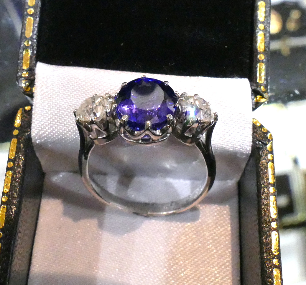 A 3.6 Carat oval Tanzanite and 1 Carat brilliant round cut Diamond ring, in 18 Carat white Gold. - Image 3 of 5