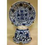 An early 18thC Chinese porcelain tea bow