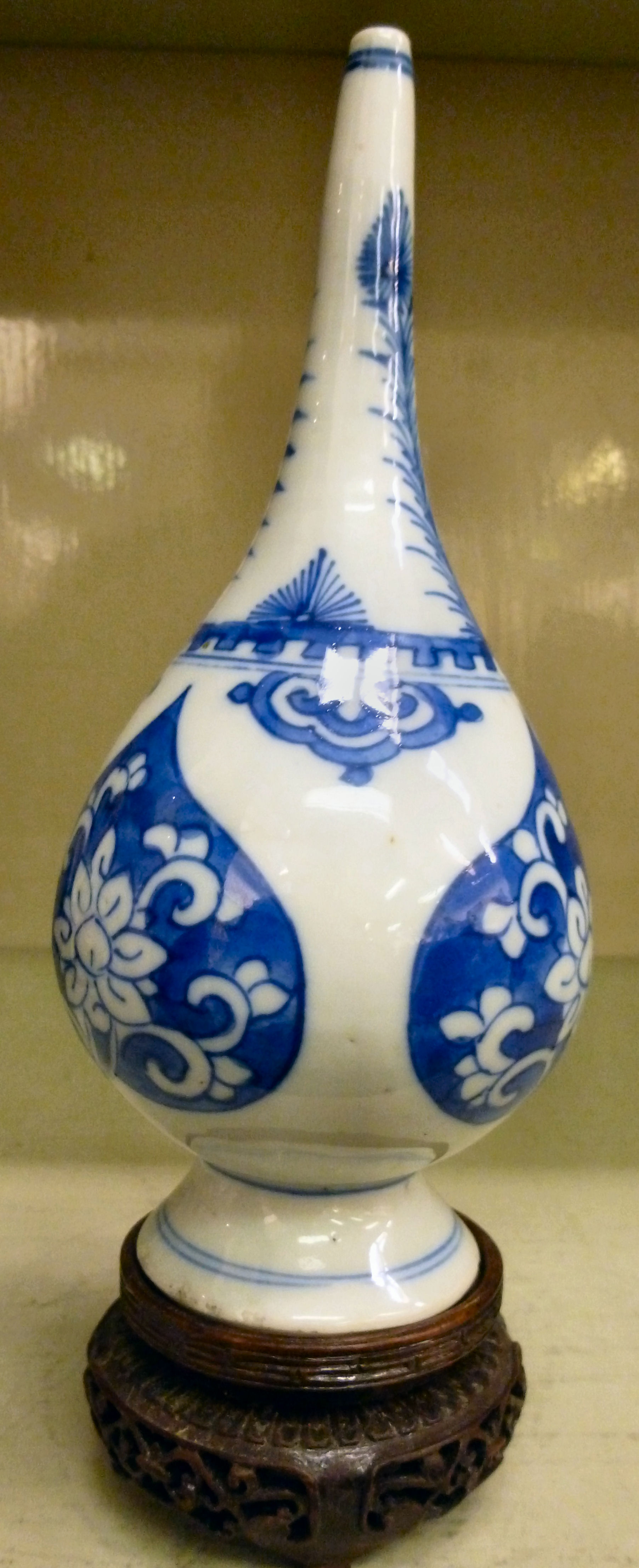 An early 18thC Chinese porcelain rosewat - Image 2 of 4