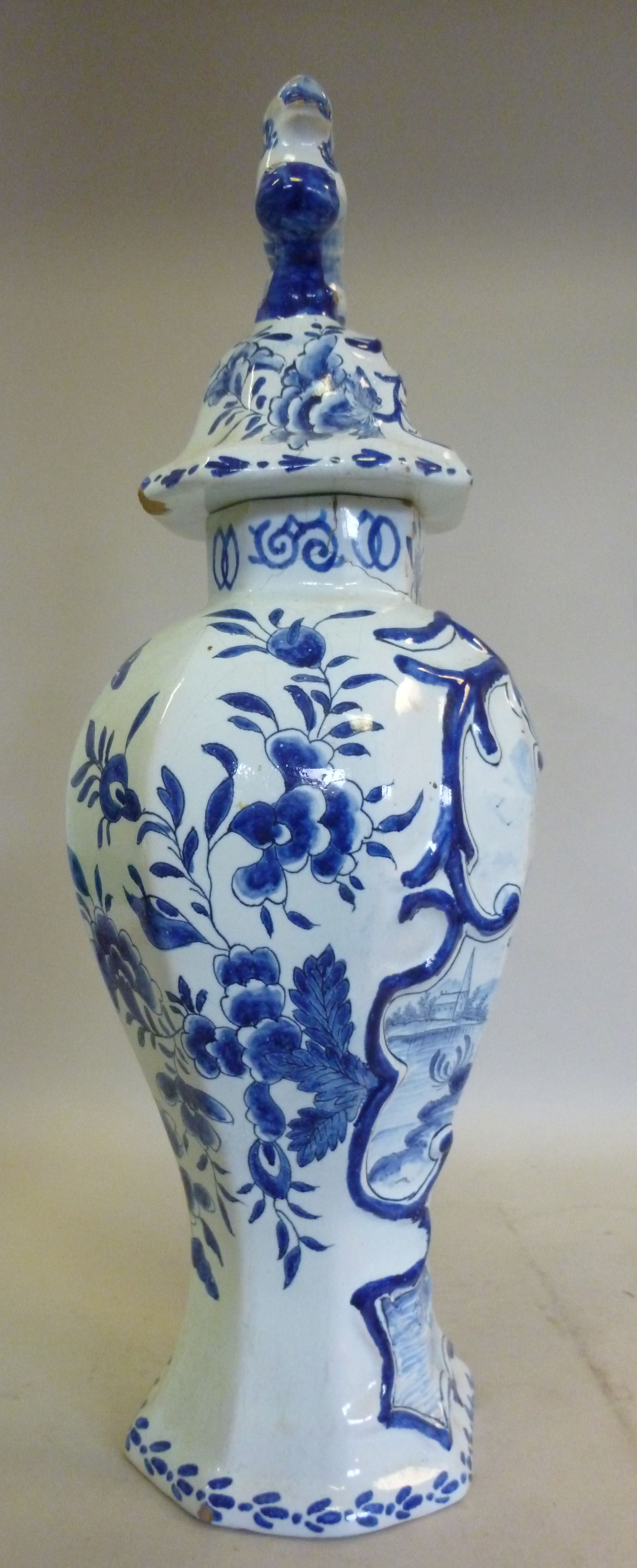 An early 19thC Dutch Delft tin glazed ea - Image 5 of 10