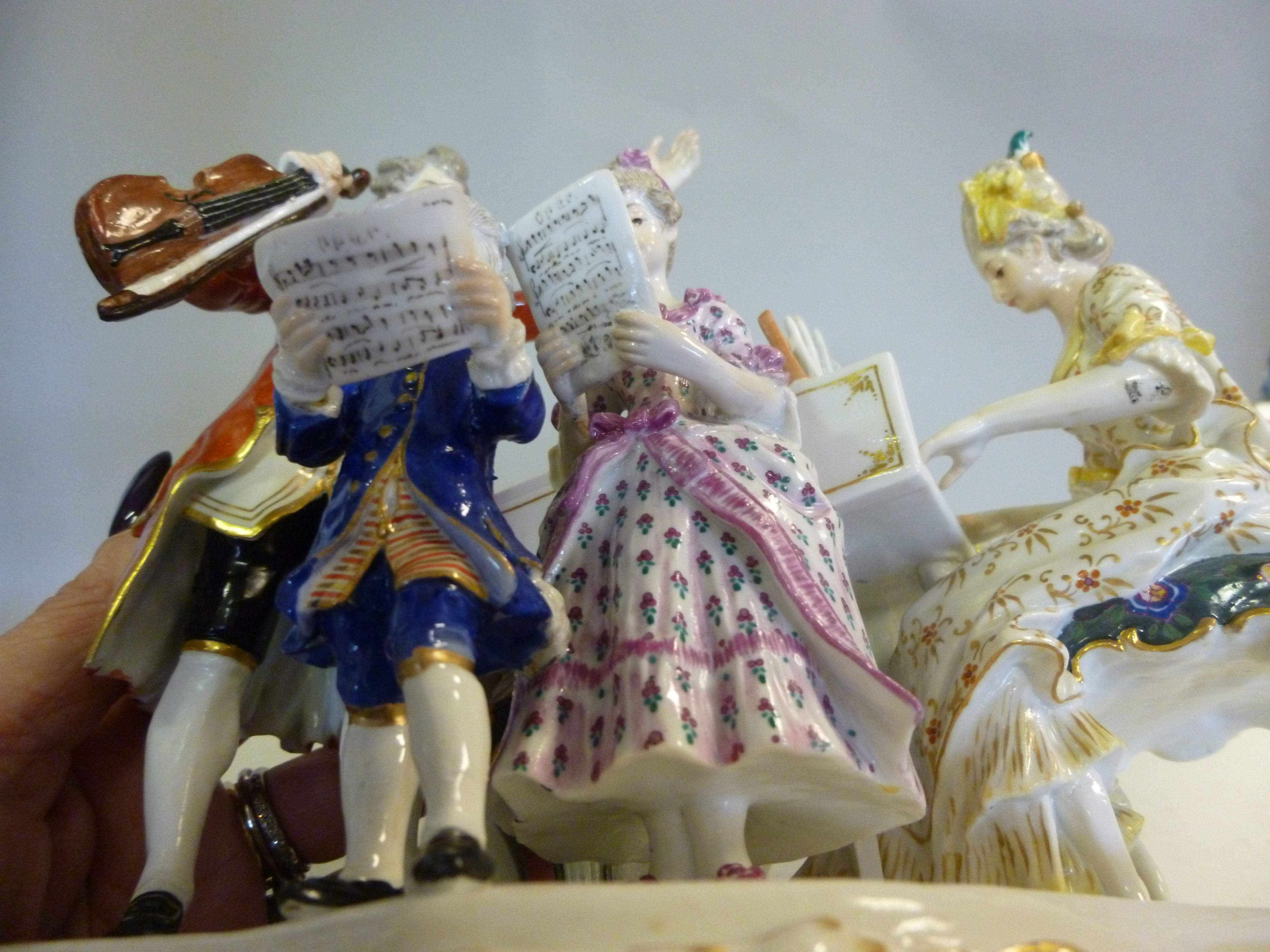 An early 20thC Meissen porcelain group ' - Image 8 of 11