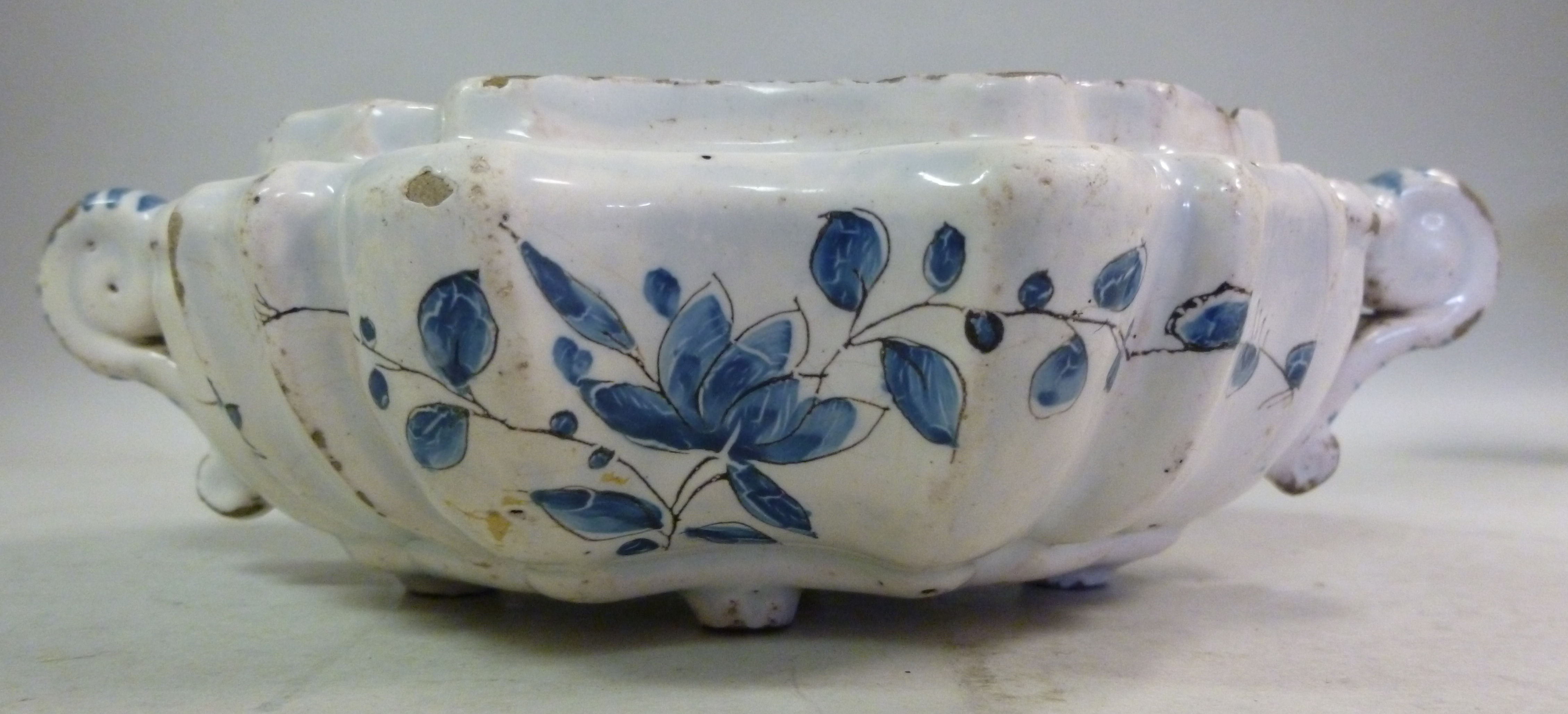 A late 17thC Italian faience tureen/dish