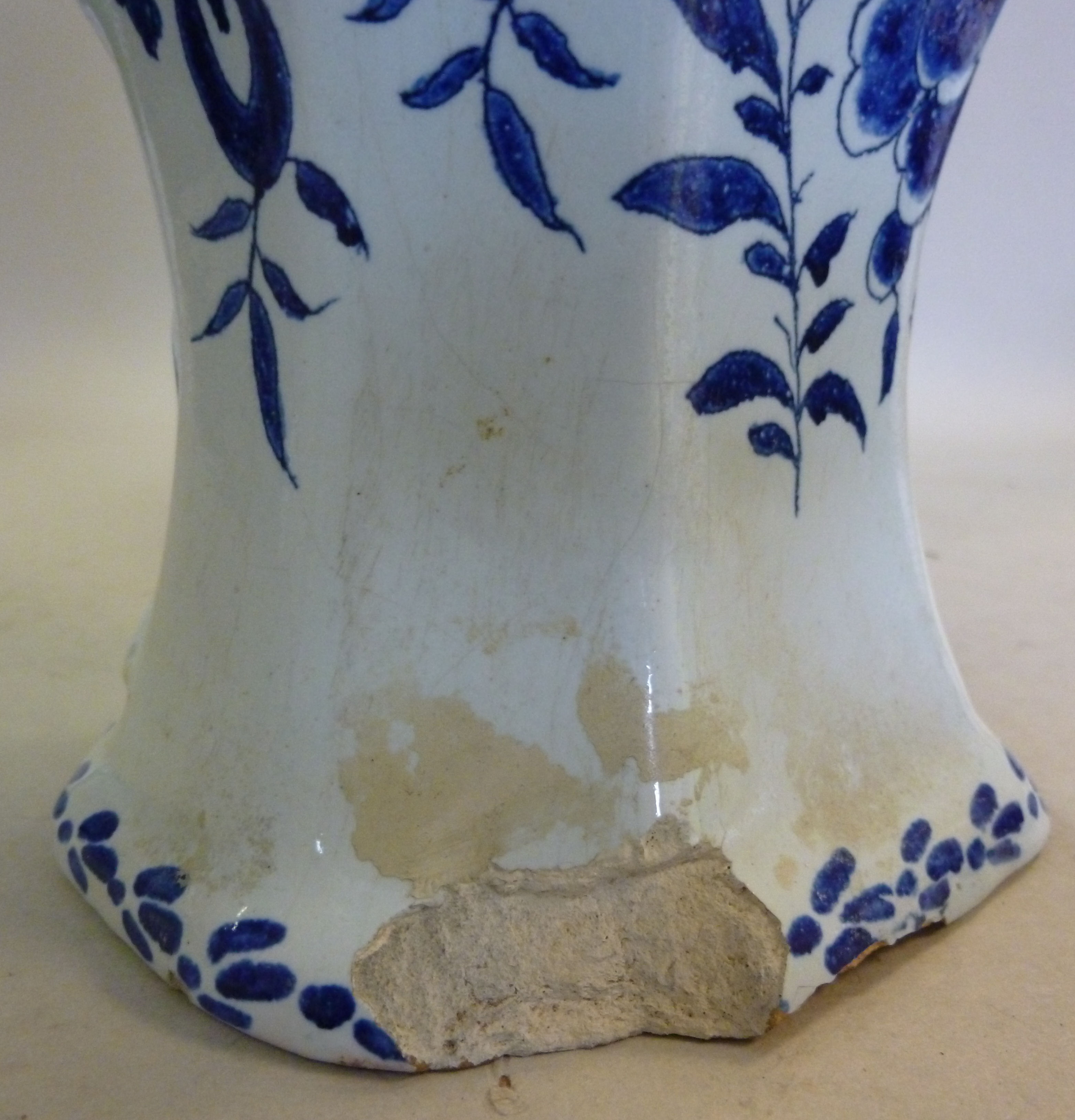 An early 19thC Dutch Delft tin glazed ea - Image 8 of 10