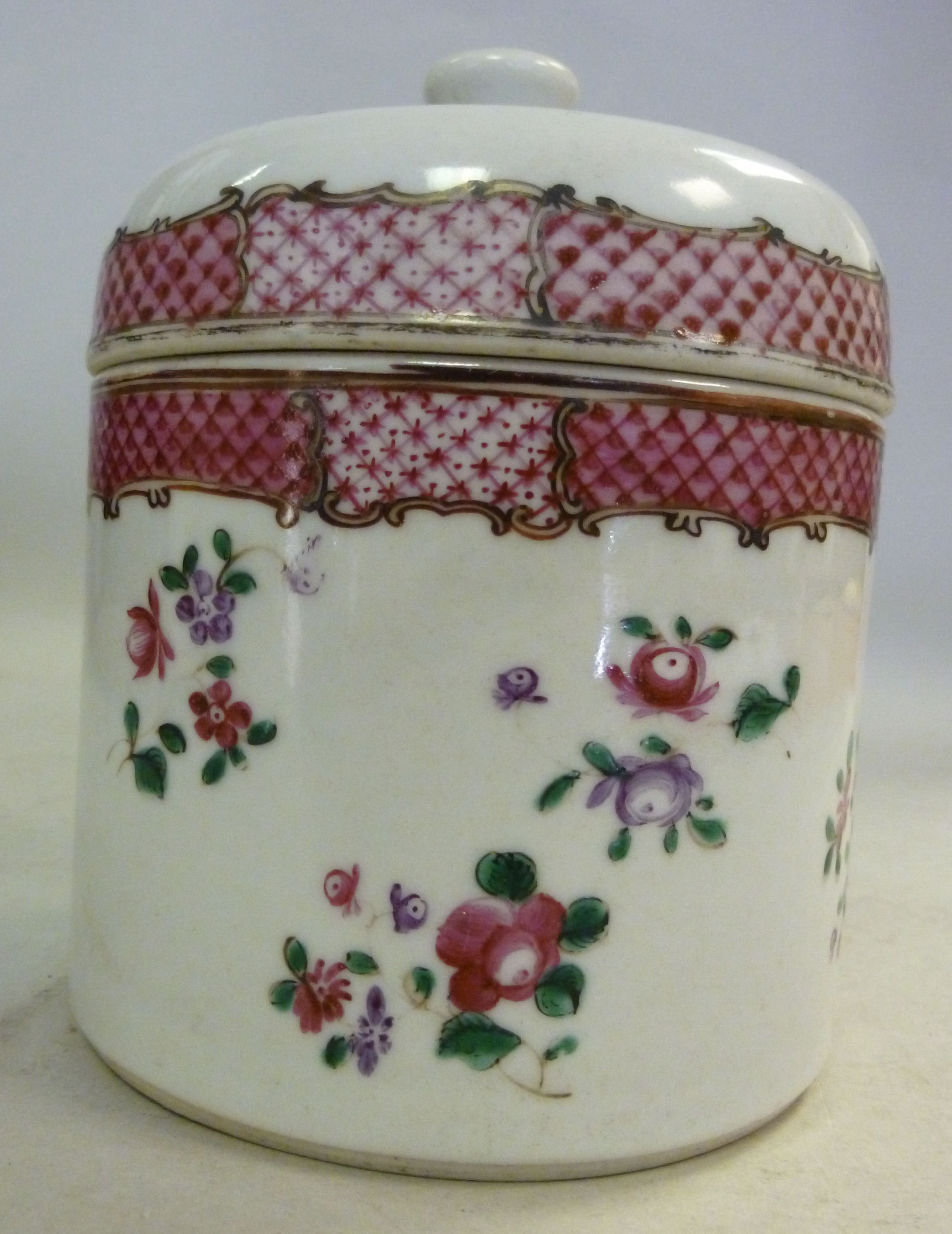 A late 18thC Chinese porcelain cylindric - Image 2 of 4