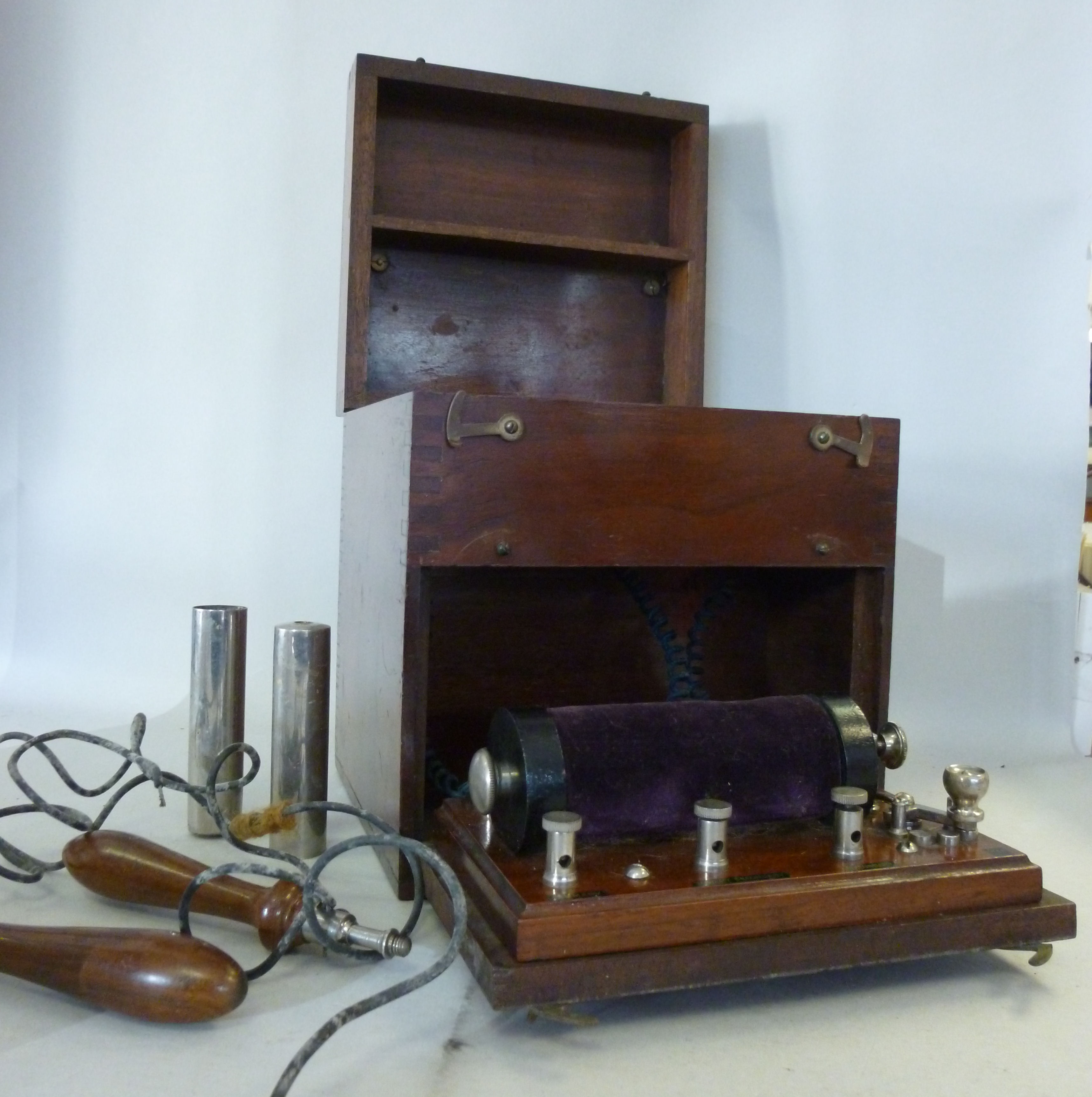An early 20thC electric shock machine, i