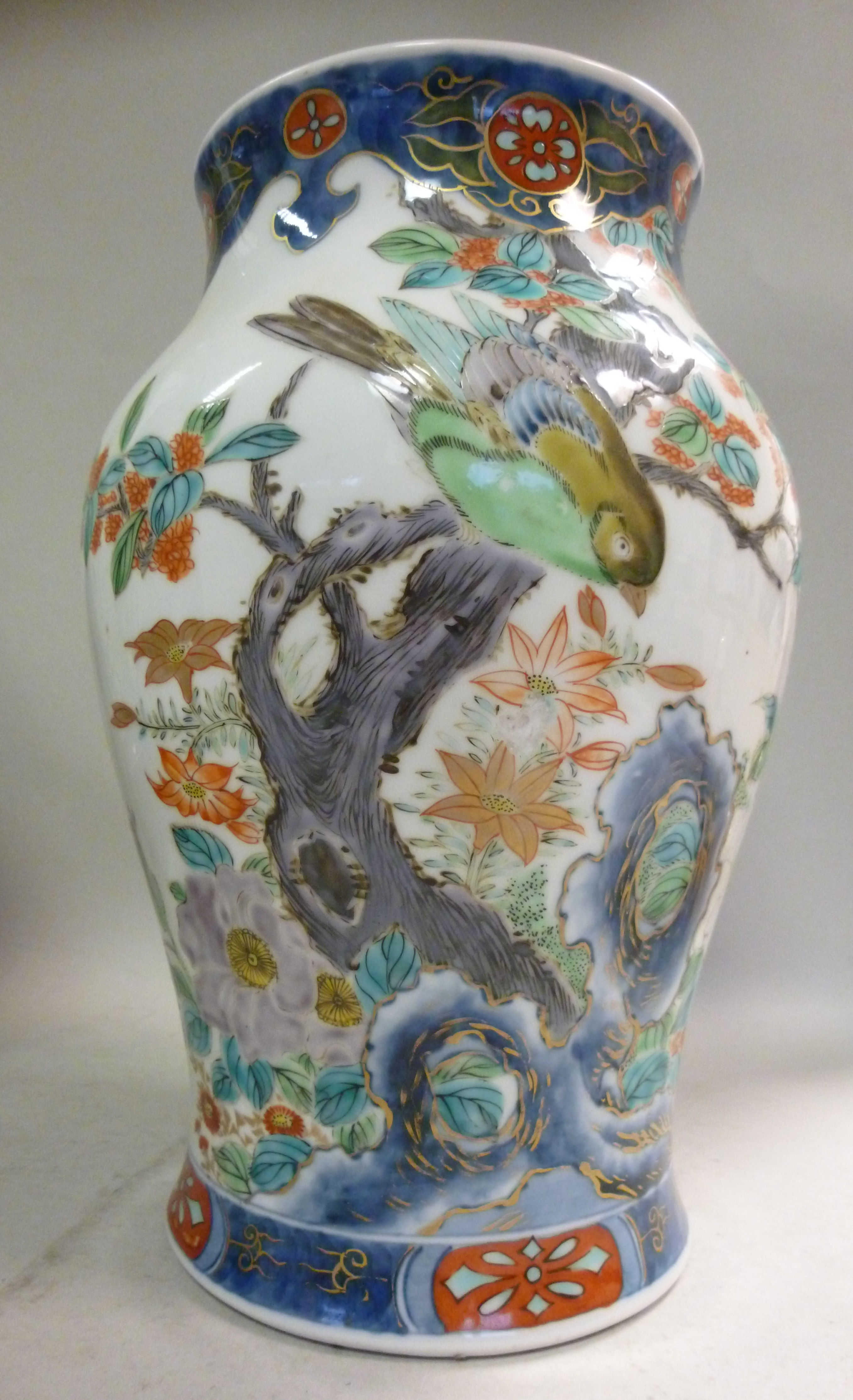 An early 20thC Japanese porcelain vase o - Image 2 of 7