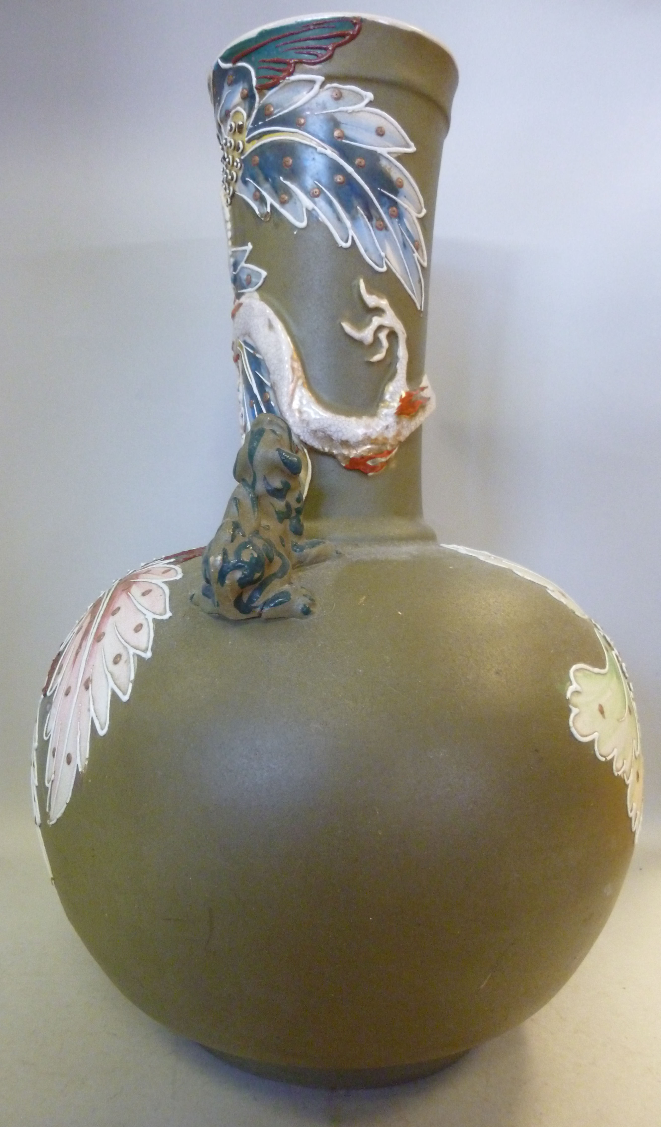 An early 20thC Japanese earthenware bott - Image 6 of 7