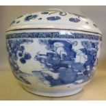 A late 18thC Chinese porcelain bowl and