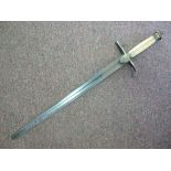 An early 19thC short sword, having a gil