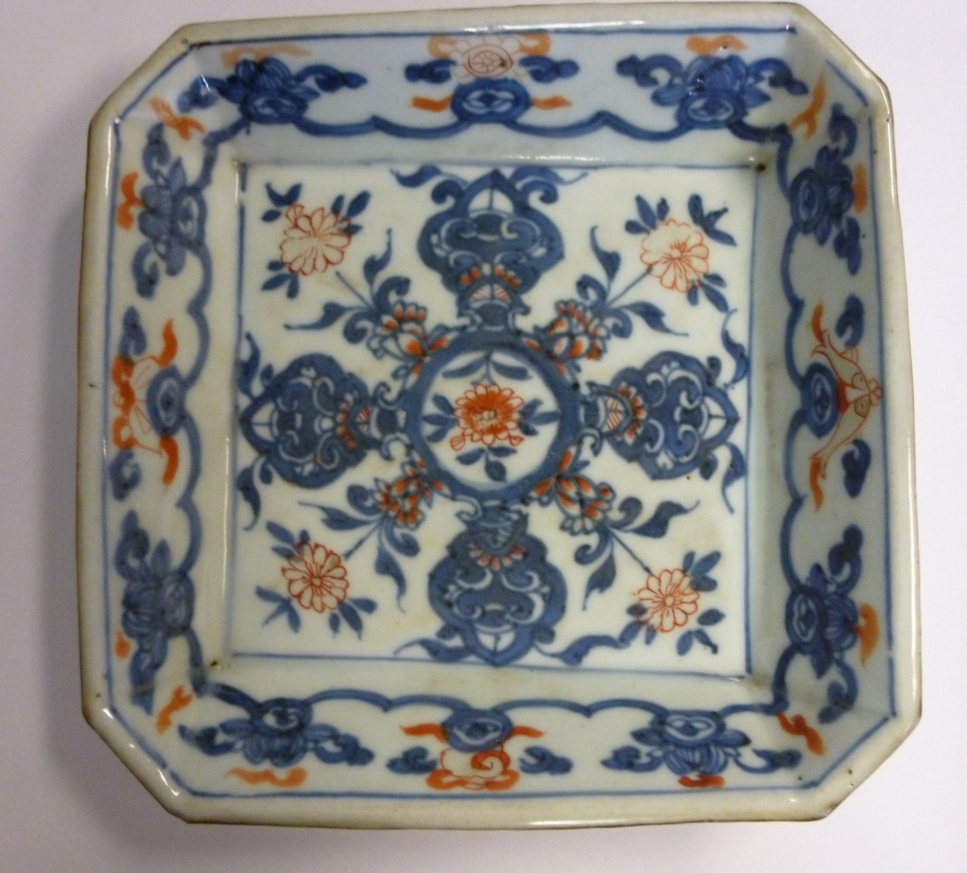 A late 18thC Chinese porcelain dish, hav