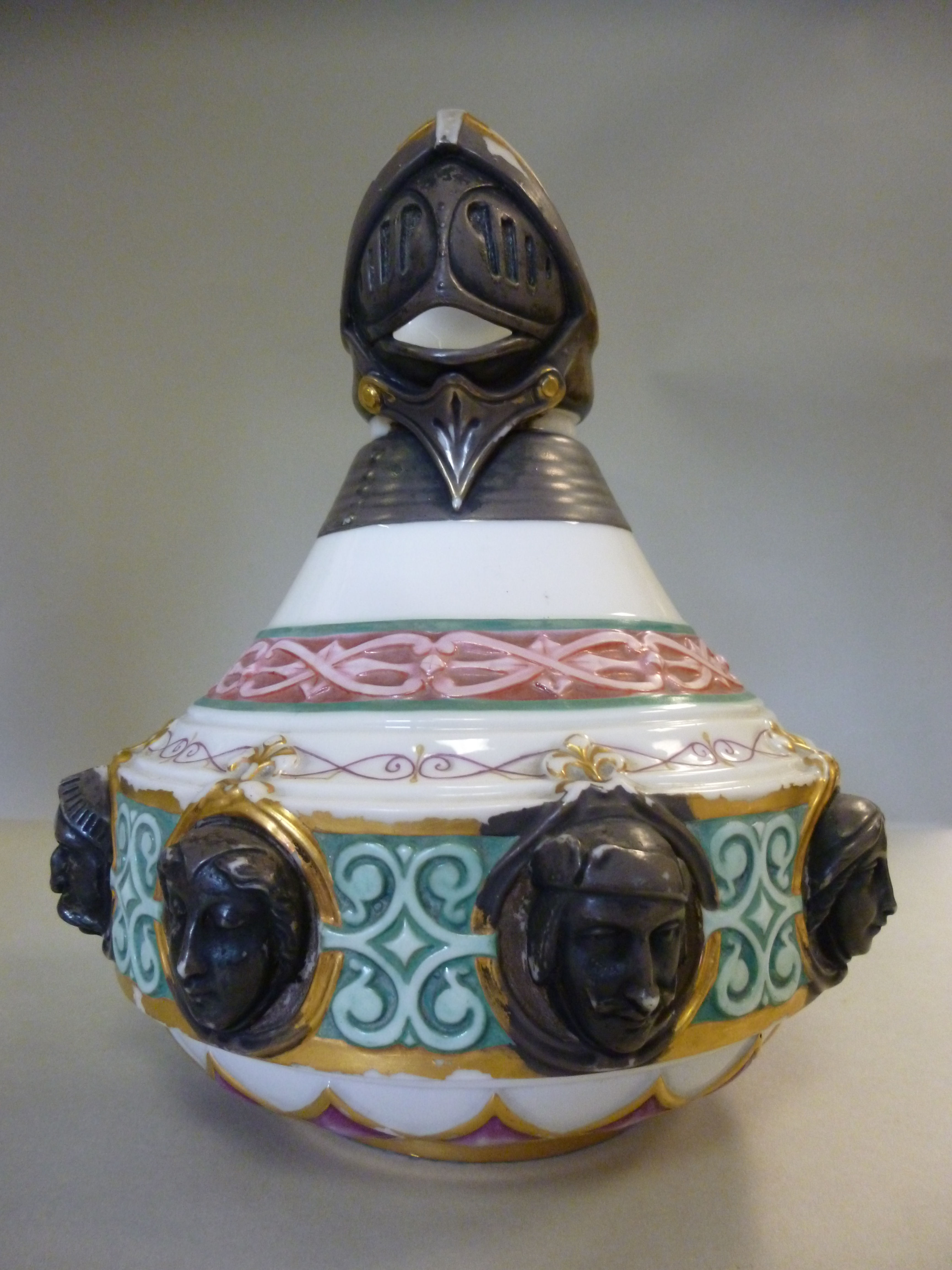 A Worcester Kerr & Binns porcelain 'helm - Image 2 of 6