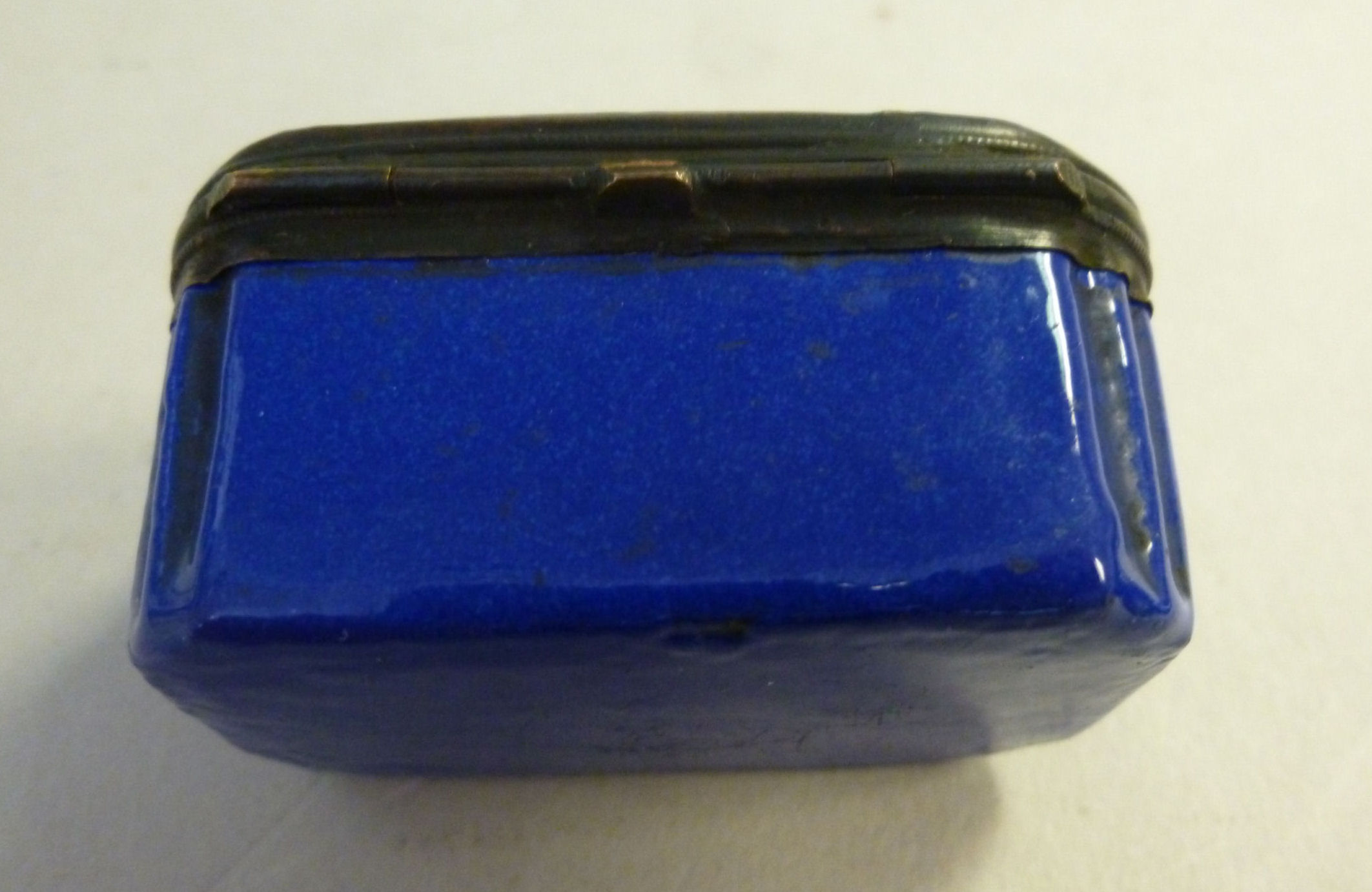 A mid 19thC blue enamelled pill box, the - Image 3 of 5