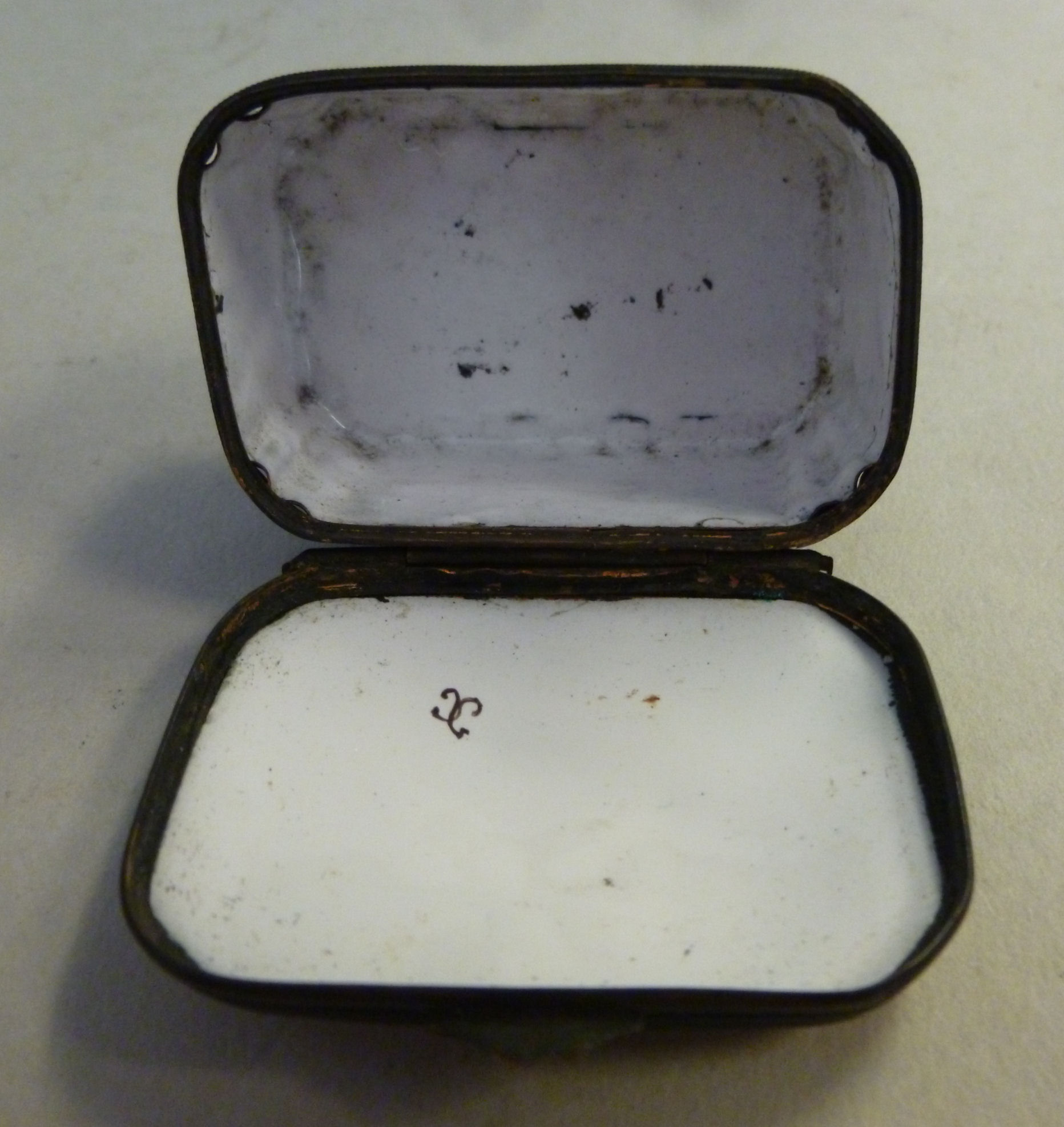 A mid 19thC blue enamelled pill box, the - Image 5 of 5