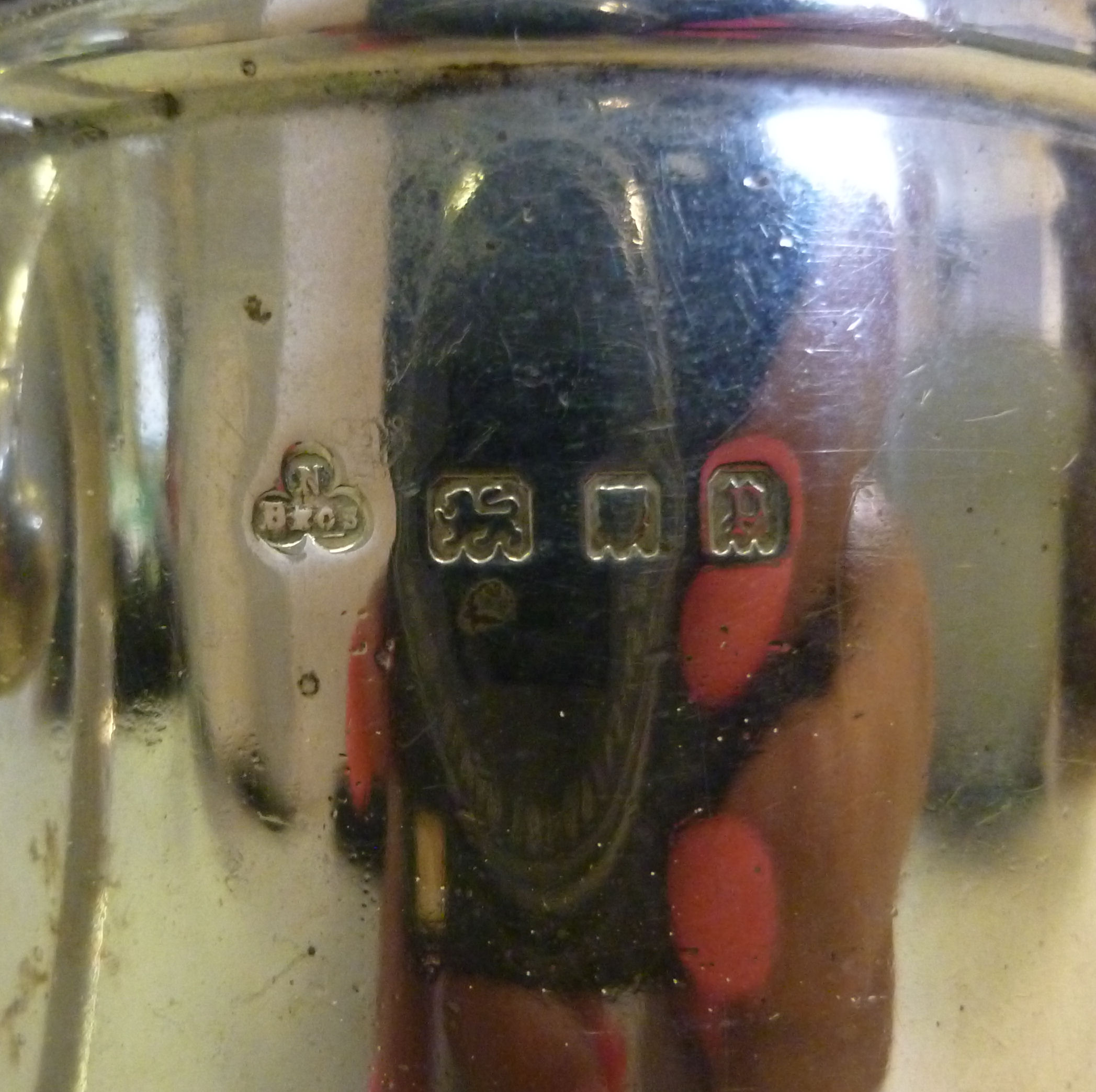 A Georgian style silver caster of cylind - Image 2 of 4