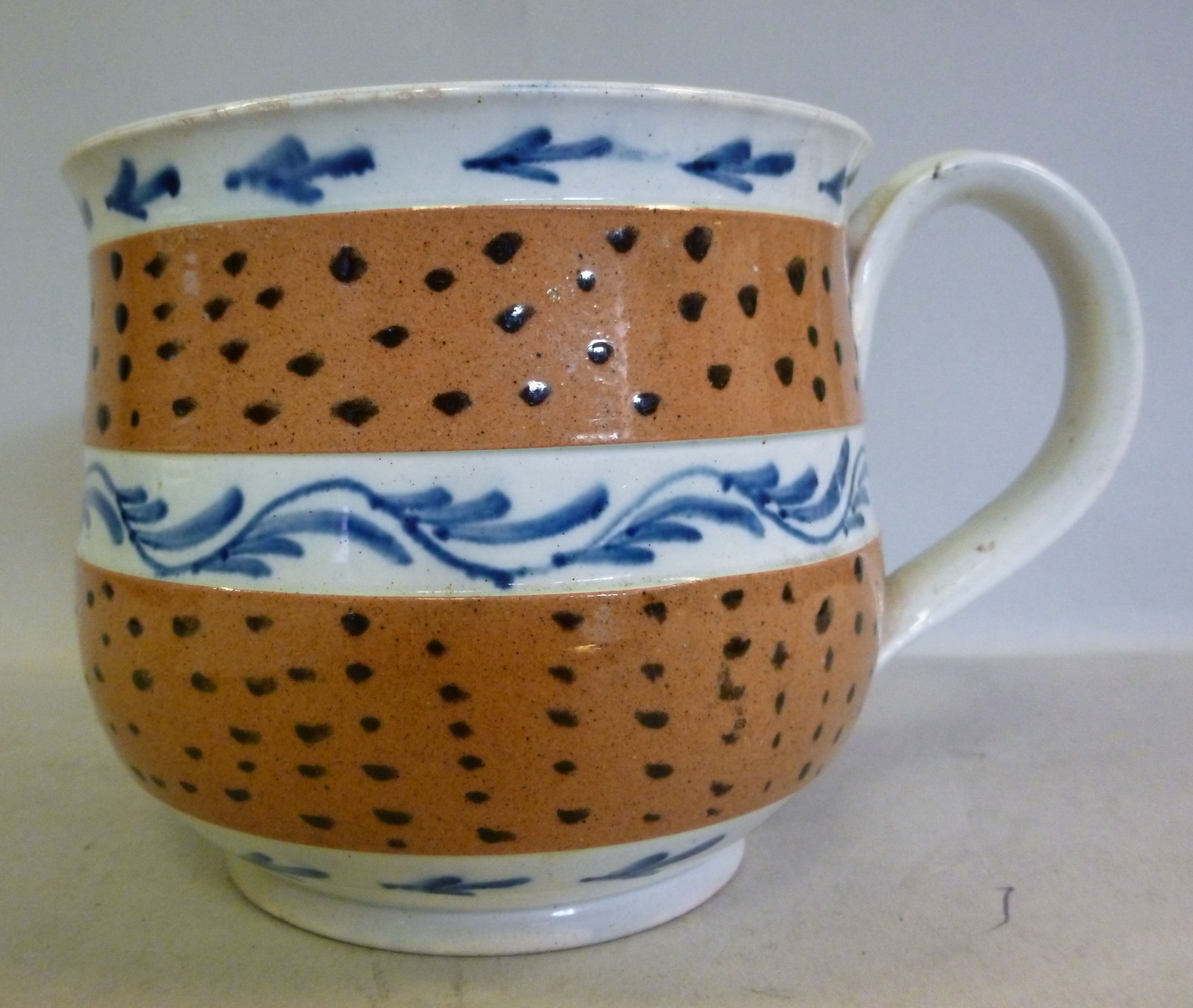 A late 18thC earthenware cup, having a d