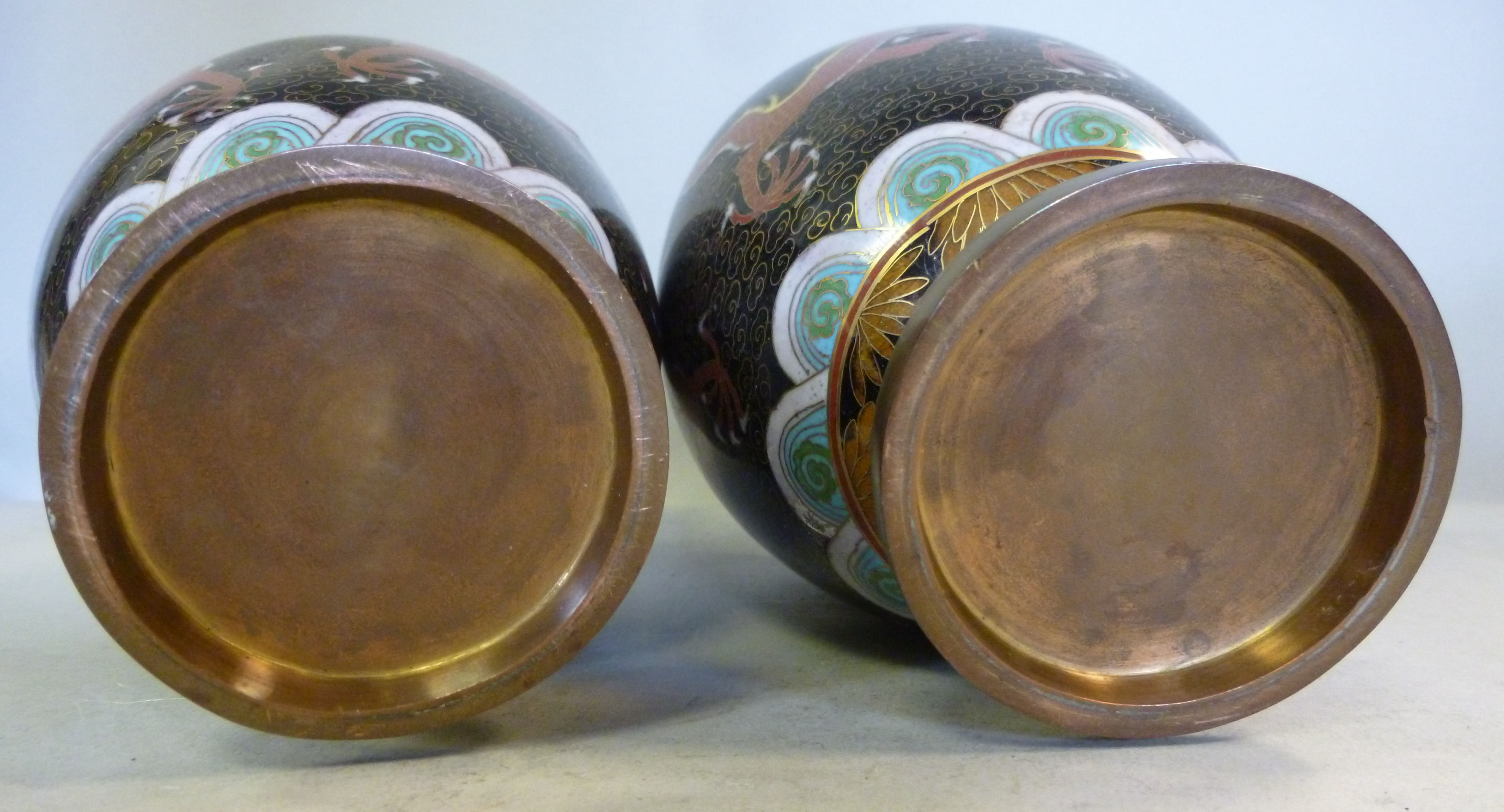 A pair of early 20thC Japanese cloisonne - Image 4 of 8