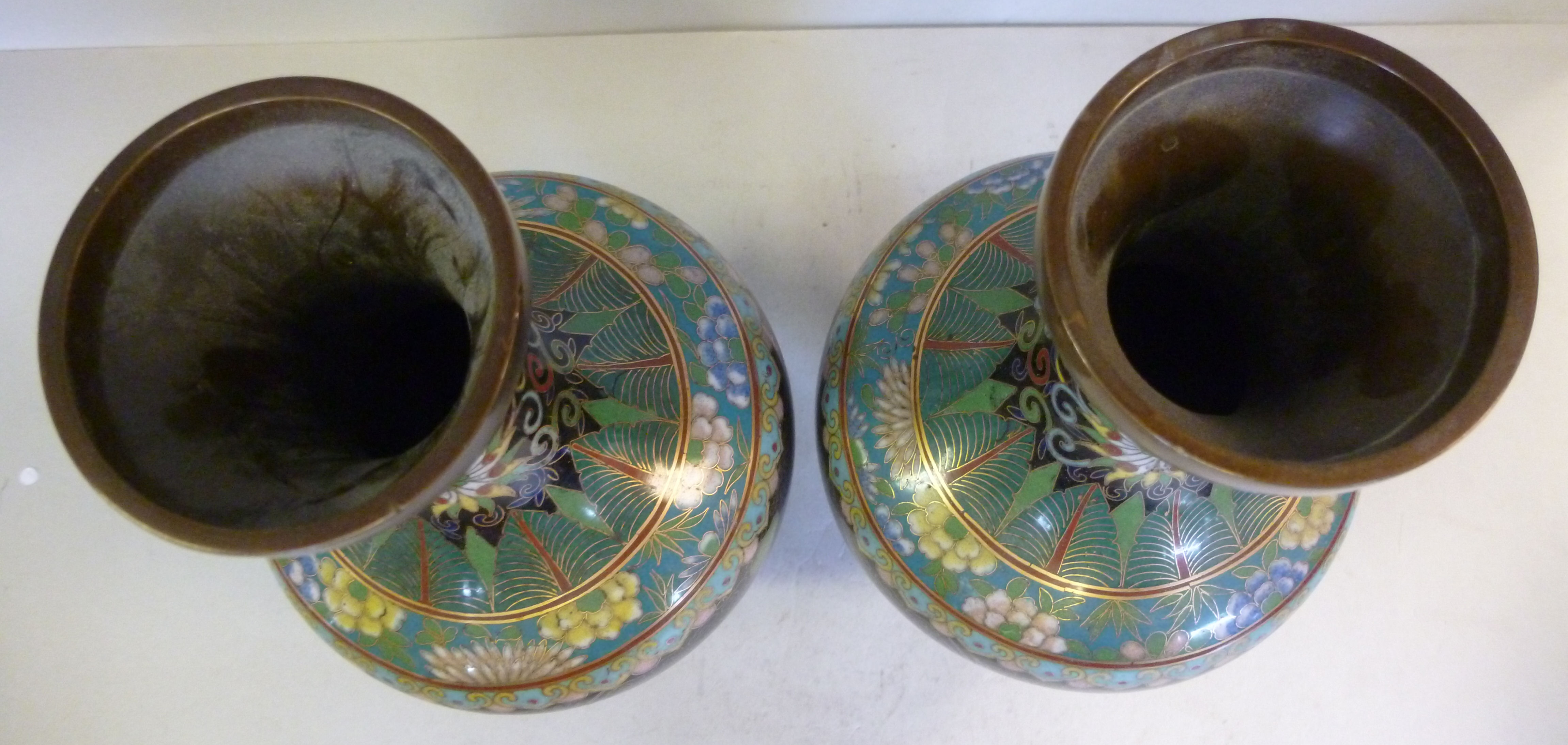 A pair of early 20thC Japanese cloisonne - Image 3 of 8