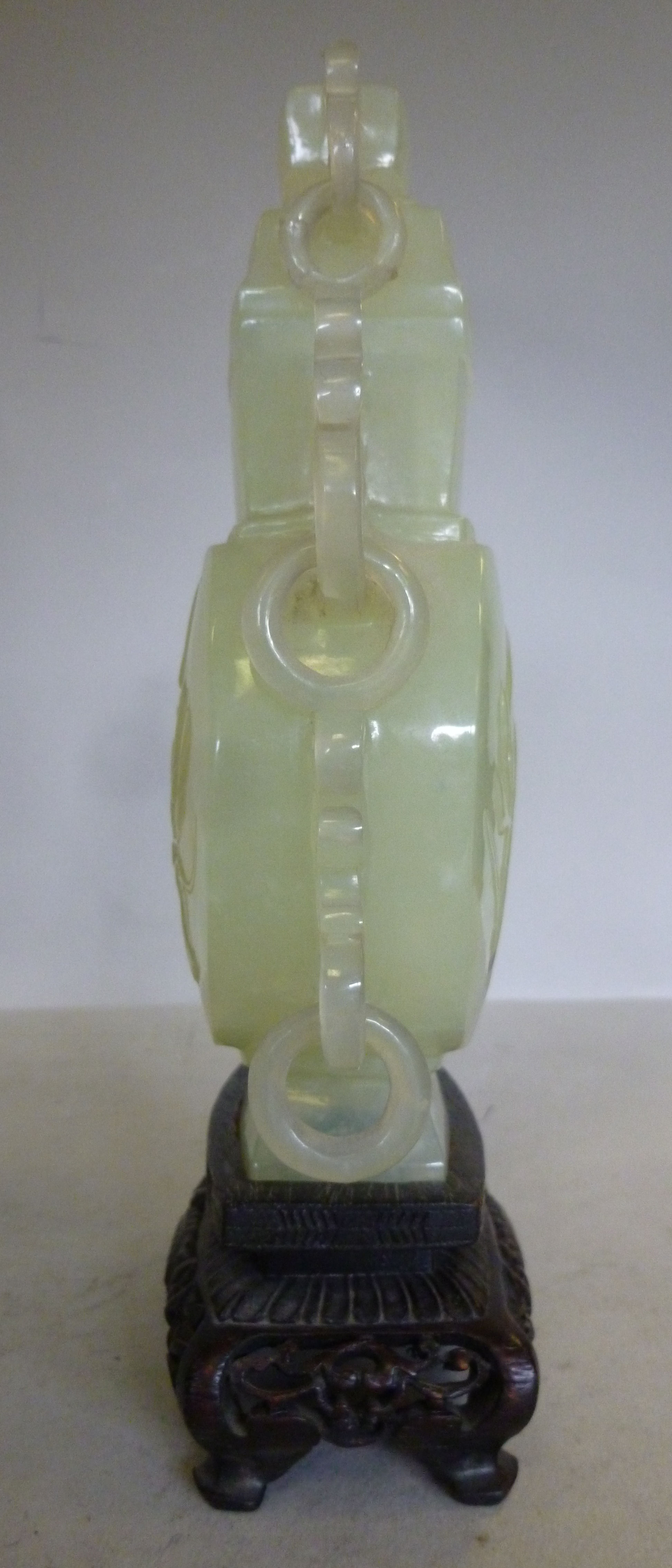 An early 20thC Oriental carved jade vase - Image 4 of 7