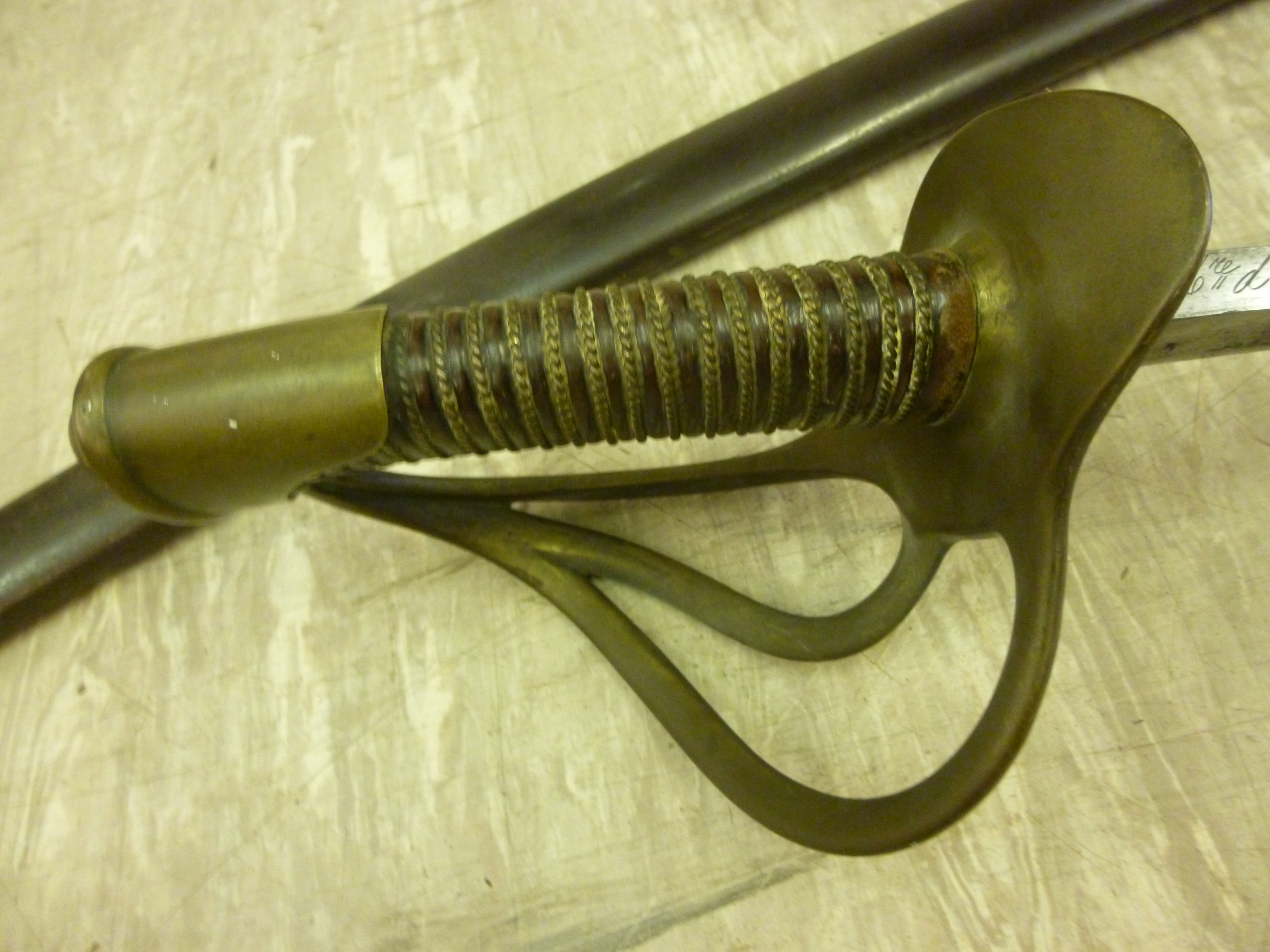 A late 19thC French cavalry sword, havin - Image 4 of 4