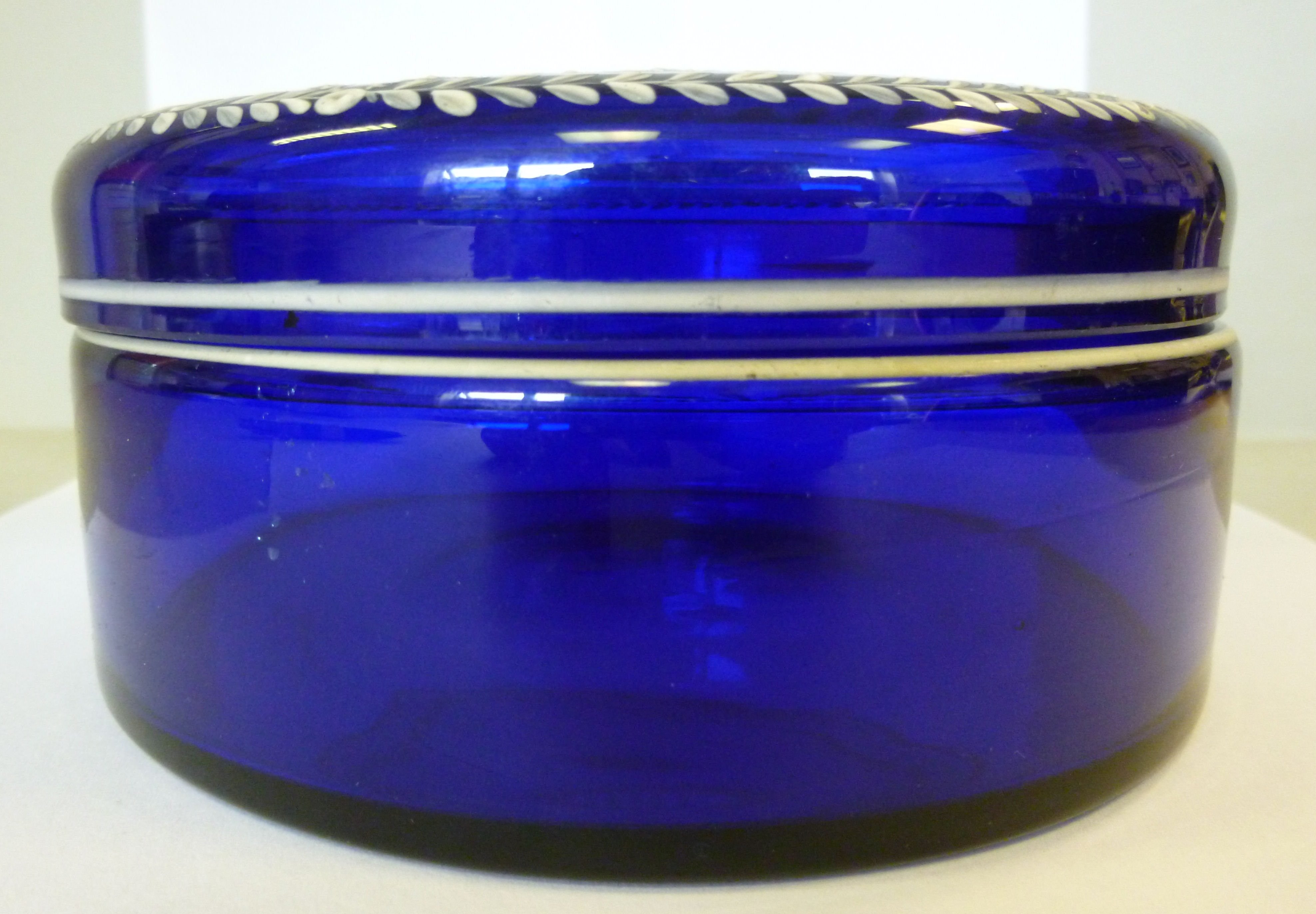 A mid/late 19thC semi-opaque, blue glass - Image 2 of 3