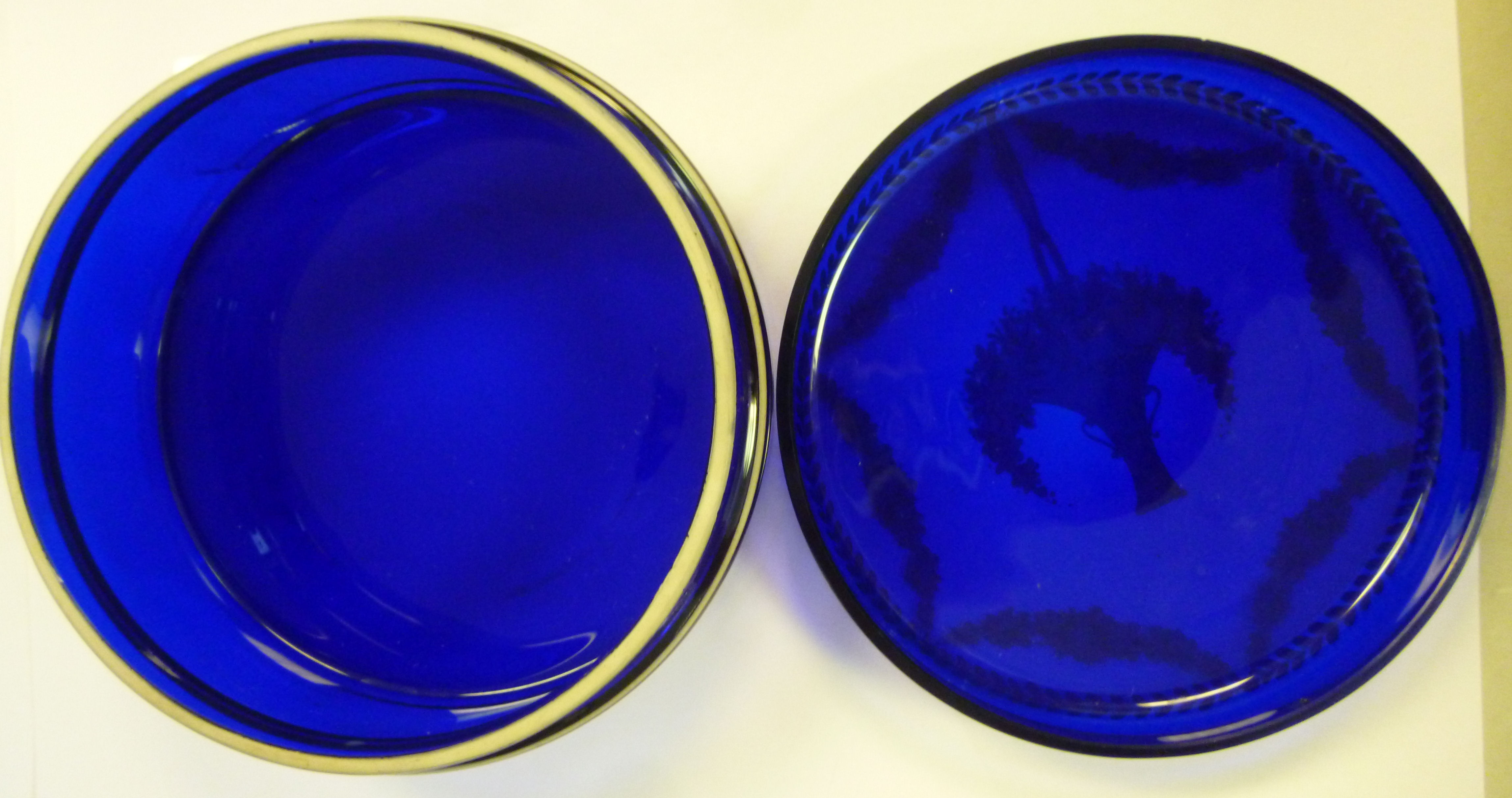 A mid/late 19thC semi-opaque, blue glass - Image 3 of 3