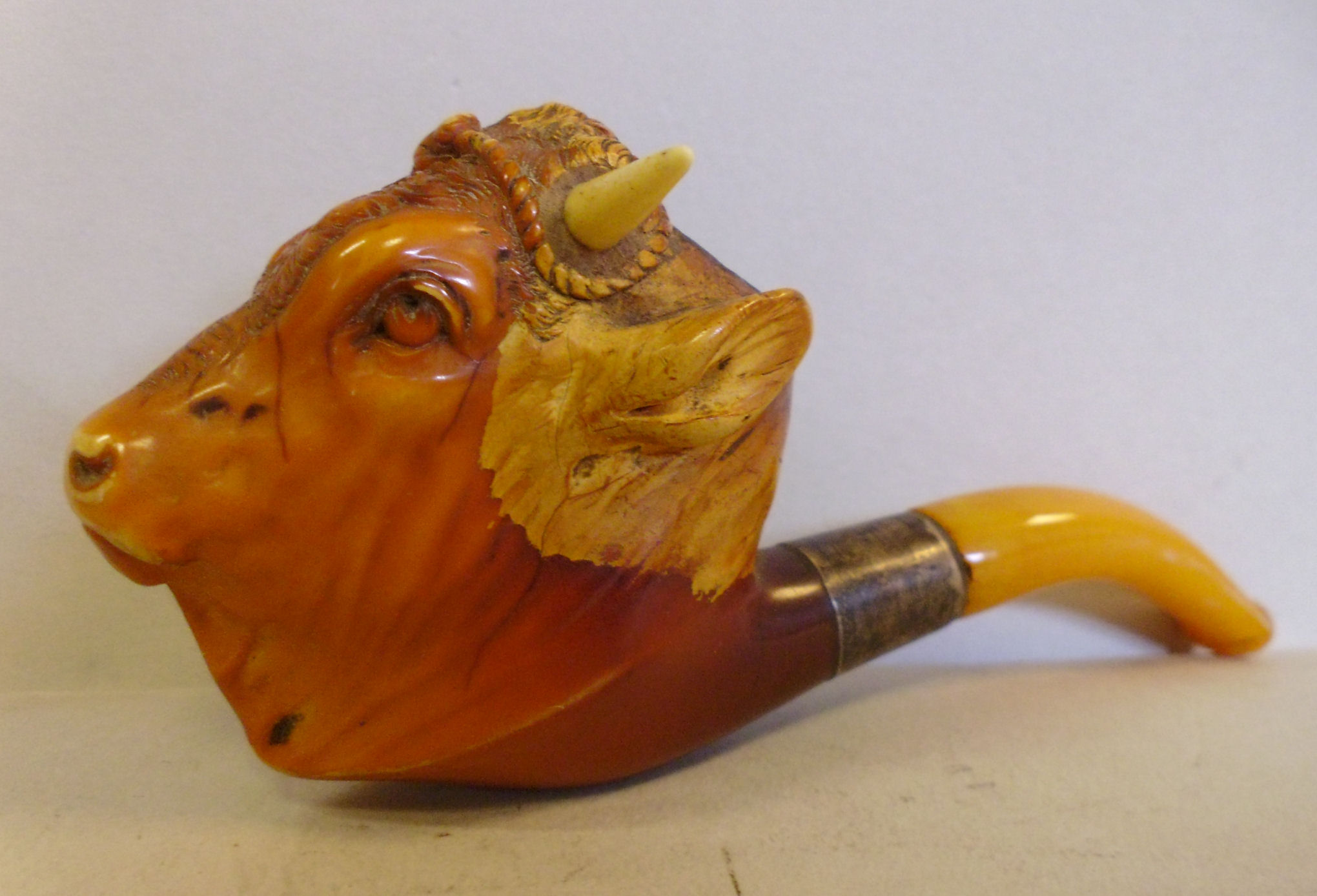 An early 20thC meerschaum and amber smok