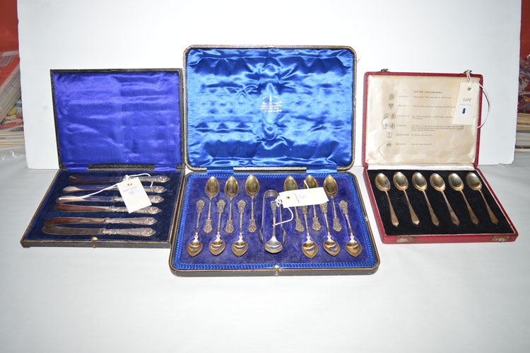 A set of six silver teaspoons with hallmarks for Britain, 1963, - Image 2 of 2
