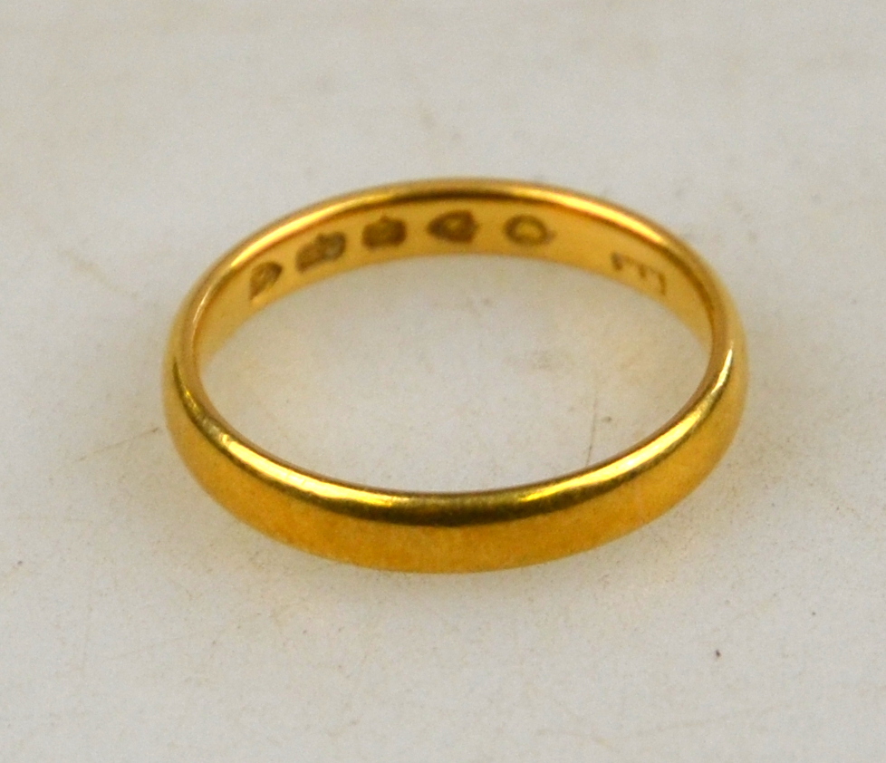 A Victorian 22ct yellow court style wedding ring, London 1837, bearing Duty mark, size M 1/2, approx