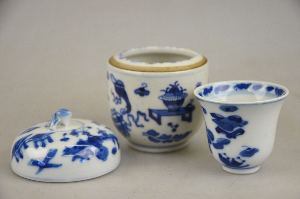 A Chinese mid 19th century blue and whit - Image 2 of 3