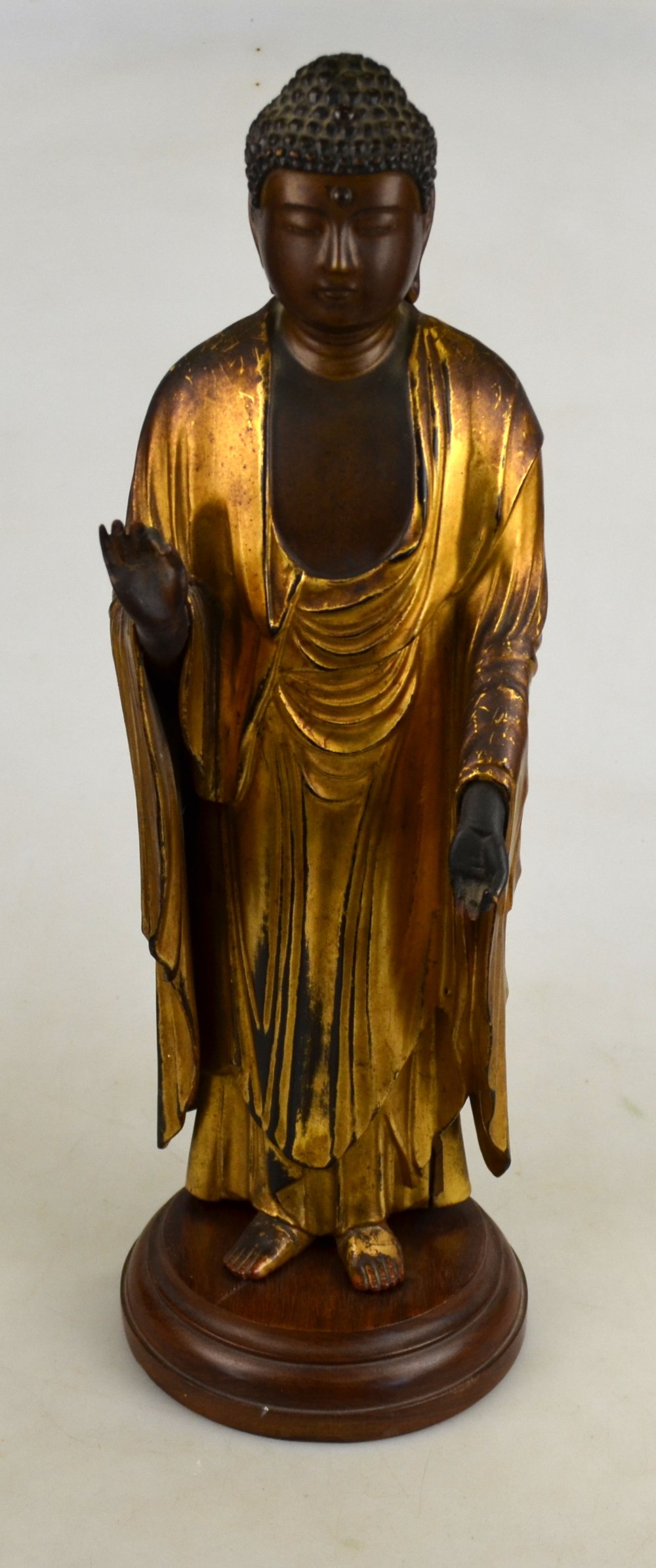 A Japanese 18th century carved wood and gold lacquer figure of a standing Buddha, 37 cm high, on a - Image 3 of 4