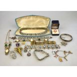 Vintage jewellery including matching Art