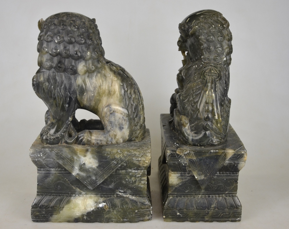 A pair of Chinese hardstone dogs of Fo seated on rectangular plinths, late 19th century, 26 cm h. - Image 3 of 4