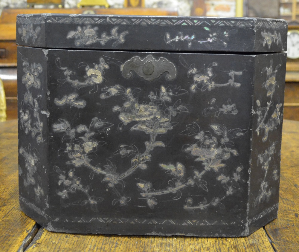 A Chinese 18th century black lacquer chamfered rectangular travelling box decorated in mother of - Image 6 of 7