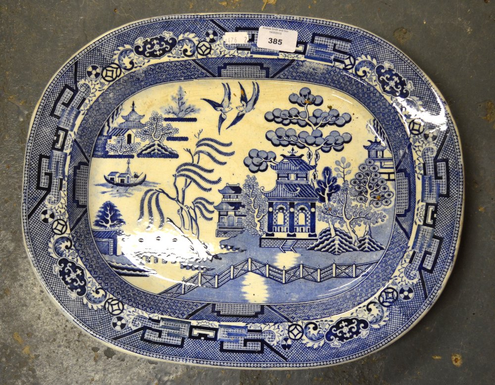 A 19th century blue and white meat plate with gravy well transfer decorated with an Asian/Oriental - Image 3 of 4