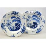 A pair of English Delft blue and white shallow dishes decorated with a Chinoiserie pattern, 23 cm