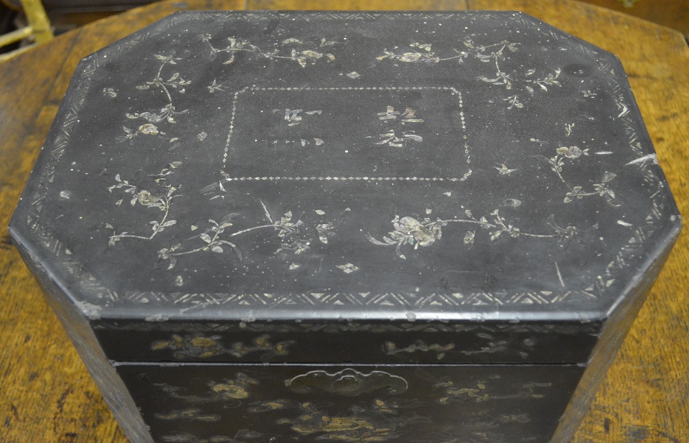 A Chinese 18th century black lacquer chamfered rectangular travelling box decorated in mother of - Image 4 of 7