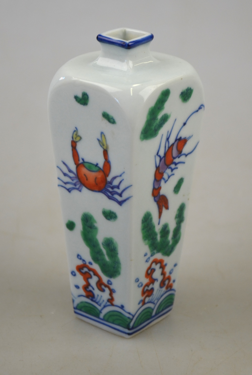 A Chinese Doucai small square vase decorated with fish and crustaceans, 11 cm, to/w a Japanese - Image 2 of 4
