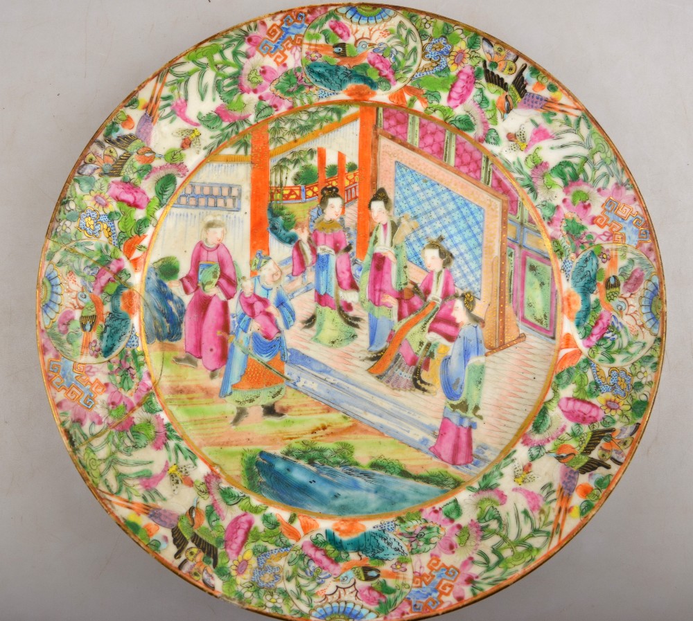 A Chinese Canton famille rose plate decorated with figures on a terrace, 25 cm dia. to/w a pair of - Image 4 of 14