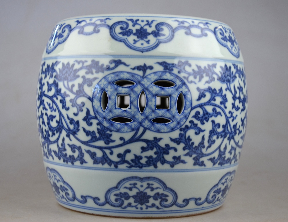 A Chinese blue and white small barrel garden seat decorated with a continuous floral and foliate - Image 3 of 5