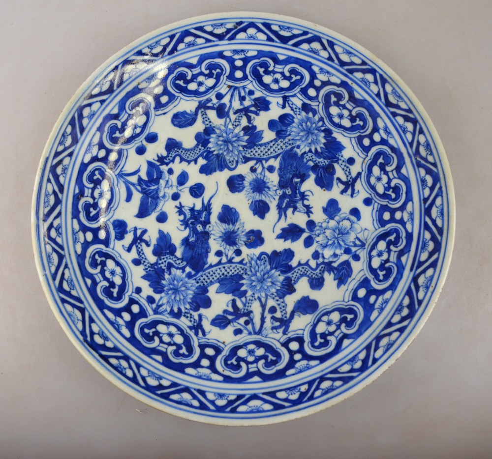 A Chinese 18th century blue and white chamfered meat dish decorated with flowers, buildings and pine - Image 7 of 15